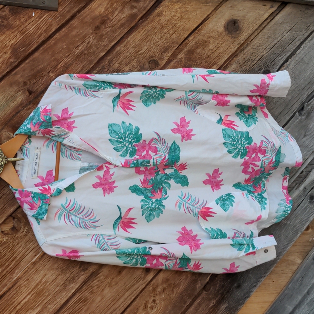 Hawaiian themed tropical blouse with pink green flowers foliage Small